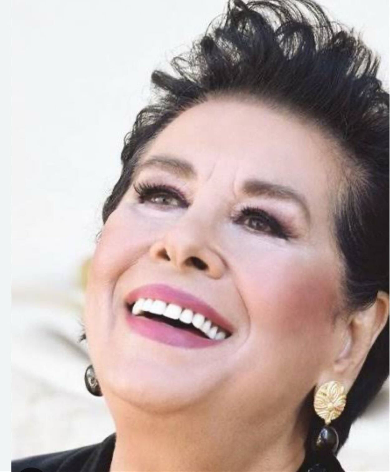 Sanatçı Saadet Sun'dan acı haber! Ünlü oyuncu Işıl Yücesoy vefatını o sözlerle duyurdu Sanatçı Saadet Sun'dan acı haber! Ünlü oyuncu Işıl Yücesoy o sözlerle duyurdu - 1. Resim