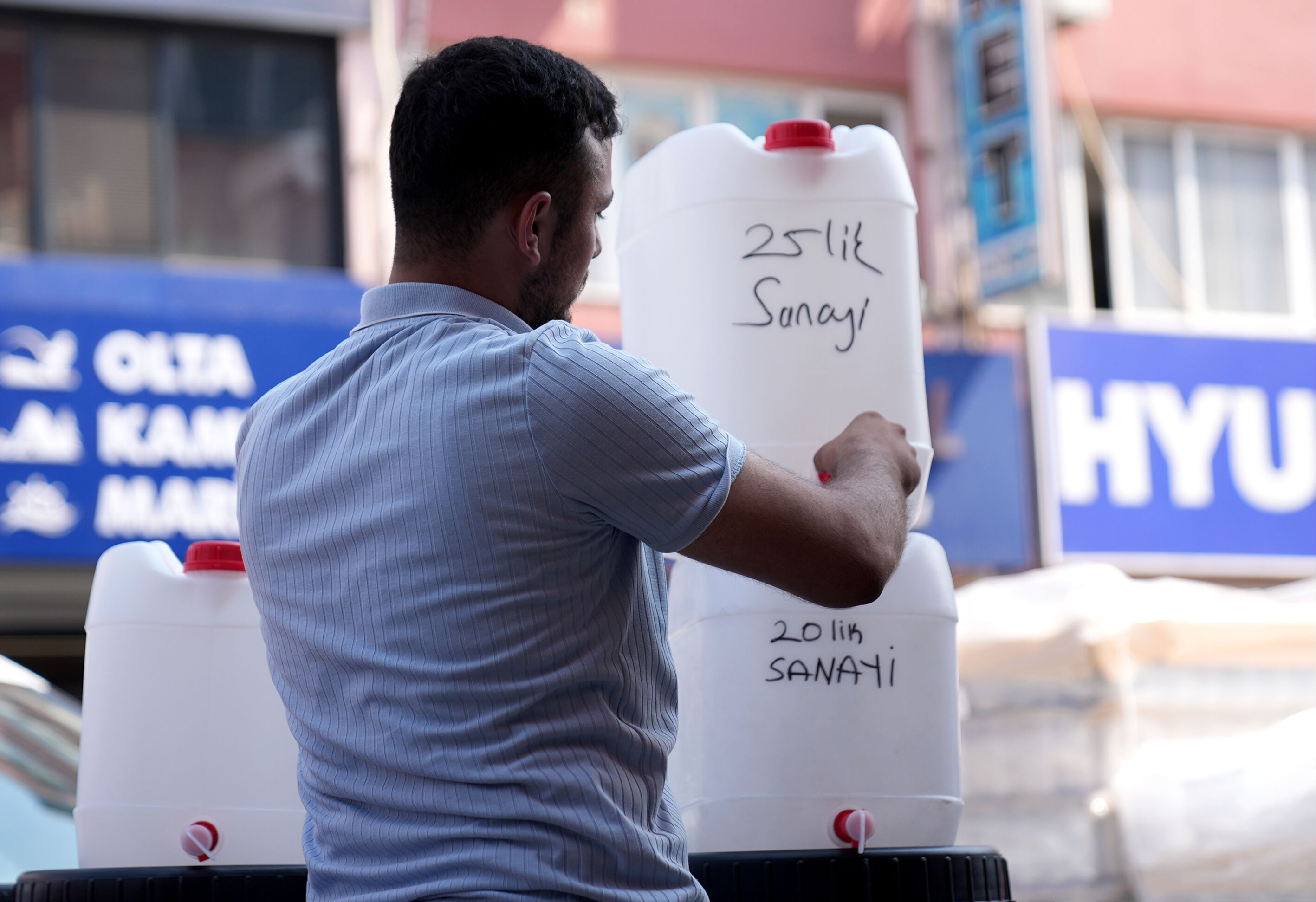 Su kesintileriyle boğuşan İzmir'de bir tek onların yüzü güldü! Satışlar yüzde 100'ün üzerinde arttı - 2. Resim