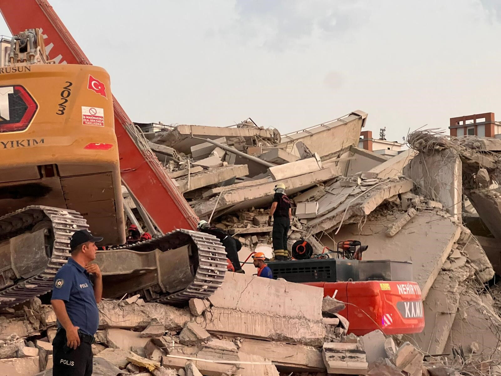 Yıkım çalışması sırasında bina çöktü! Kahramanmaraş'ta 1 işçi göçük altında - 2. Resim