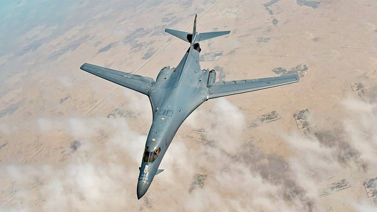 ABD'den Rusya'ya B-1B uçaklarıyla gözdağı! Ülkenin dibine konuşlandırıldılar ABD'den Rusya'ya B-1B uçaklarıyla gözdağı! Ülkenin dibine konuşlandırıldılar - 2. Resim