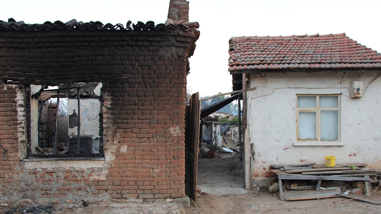 Çanakkale'de evler küle döndü! Acı bilanço gün ağarınca ortaya çıktı Çanakkale'de evler küle döndü! Acı bilanço gün ağarınca ortaya çıktı - 3. Resim