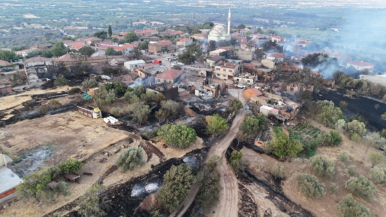 Çanakkale'de evler küle döndü! Acı bilanço gün ağarınca ortaya çıktı Çanakkale'de evler küle döndü! Acı bilanço gün ağarınca ortaya çıktı - 1. Resim
