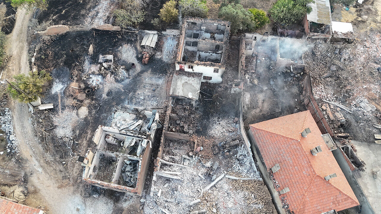 Çanakkale'de evler küle döndü! Acı bilanço gün ağarınca ortaya çıktı Çanakkale'de evler küle döndü! Acı bilanço gün ağarınca ortaya çıktı - 5. Resim