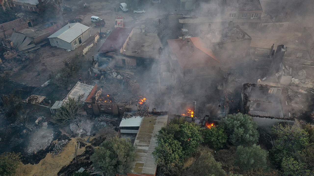 Çanakkale'de orman yangını sürüyor! 5 köy boşaltıldı, gözaltılar var - 3. Resim