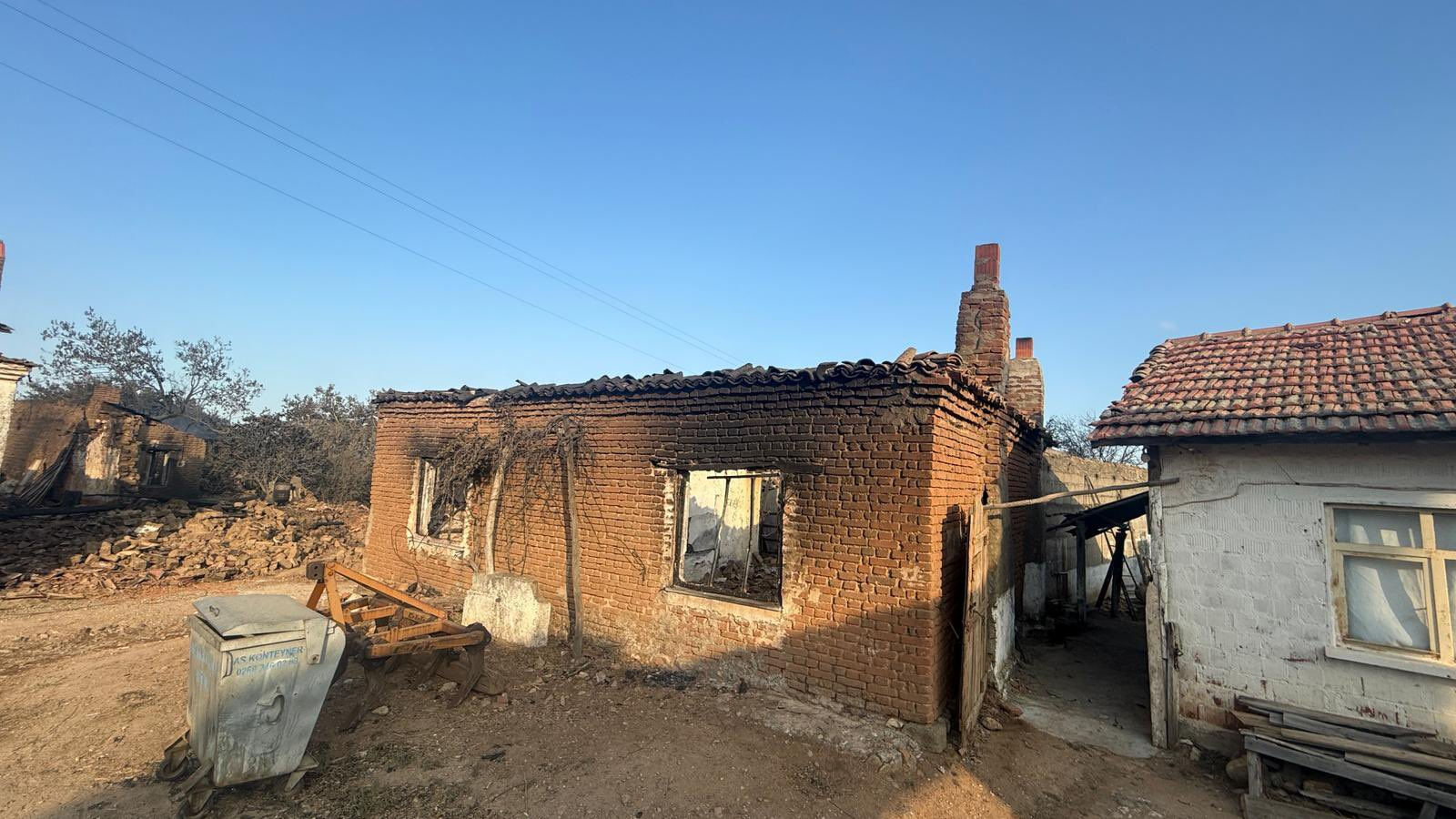 Çanakkale'de orman yangını sürüyor! 5 köy boşaltıldı, gözaltılar var - 1. Resim