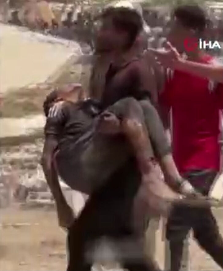 Havadan bırakılan yardım malzemesinin altında kaldı! Gazze'de bir çocuk daha açlık krizine kurban gitti - 1. Resim