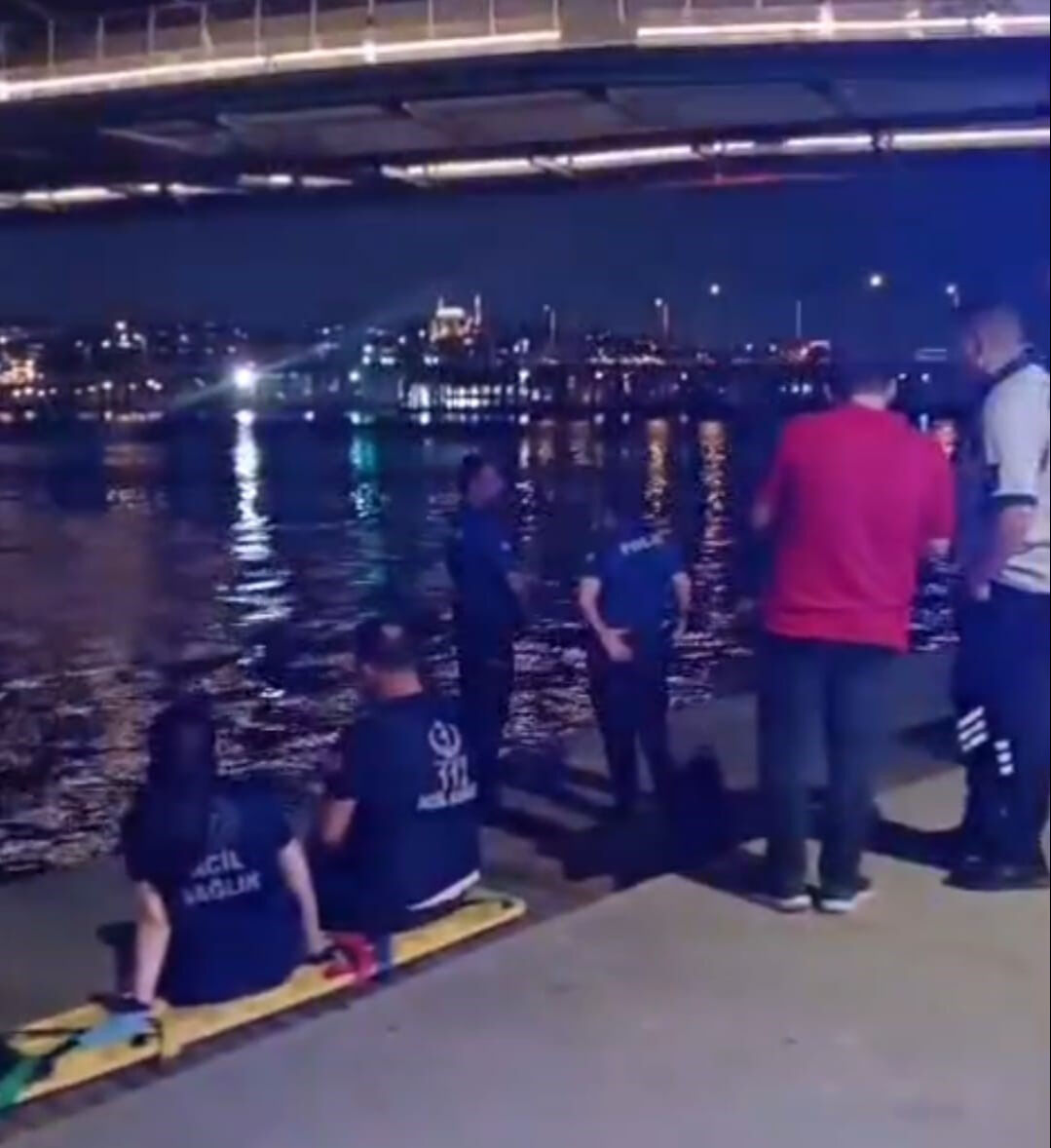 İstanbul'da dehşet anları! Köprüden denize düştü, her yerde aranıyor - 1. Resim