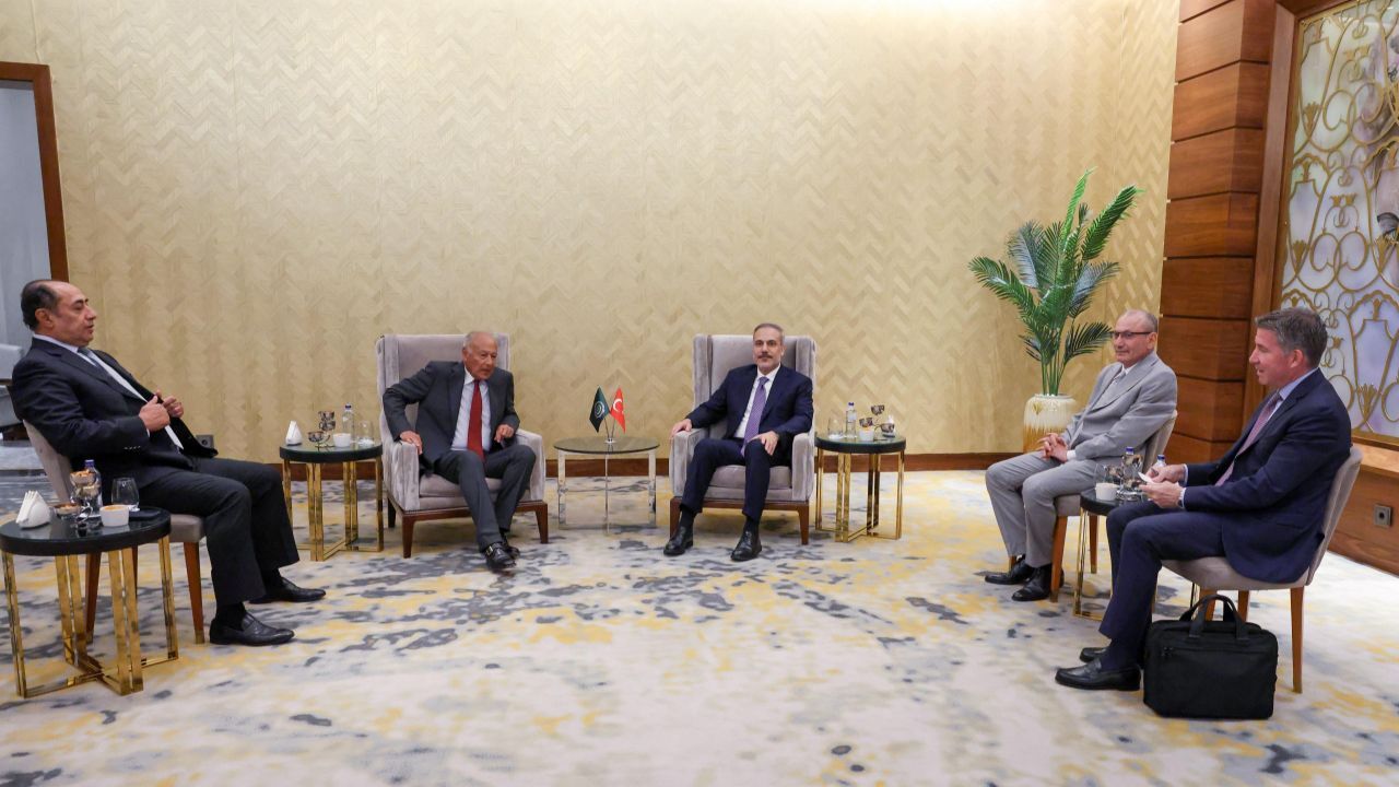 Mısır'da Gazze diplomasisi! Bakan Fidan Arap Birliği Genel Sekreteri ile görüştü Mısır'da Gazze diplomasisi! Bakan Fidan Arap Birliği Genel Sekreteri ile görüştü