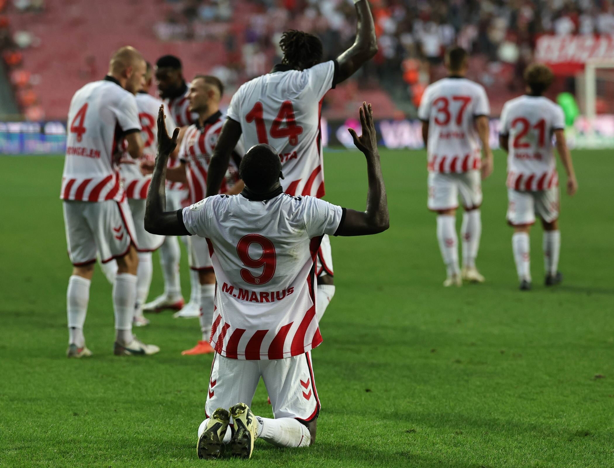 Süper Lig'e 3 puanla başladı! Samsunspor - Gençlerbirliği maçı sonucu Süper Lig'e 3 puanla başladı! Samsunspor - Gençlerbirliği maçı sonucu - 1. Resim