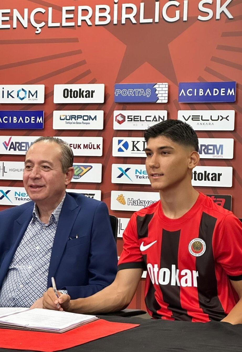 U16 Ligi'nde gol kralı... 15 yaşındaki Furkan Ayaz Özcan, Süper Lig'de ilk maçına çıktı - 2. Resim