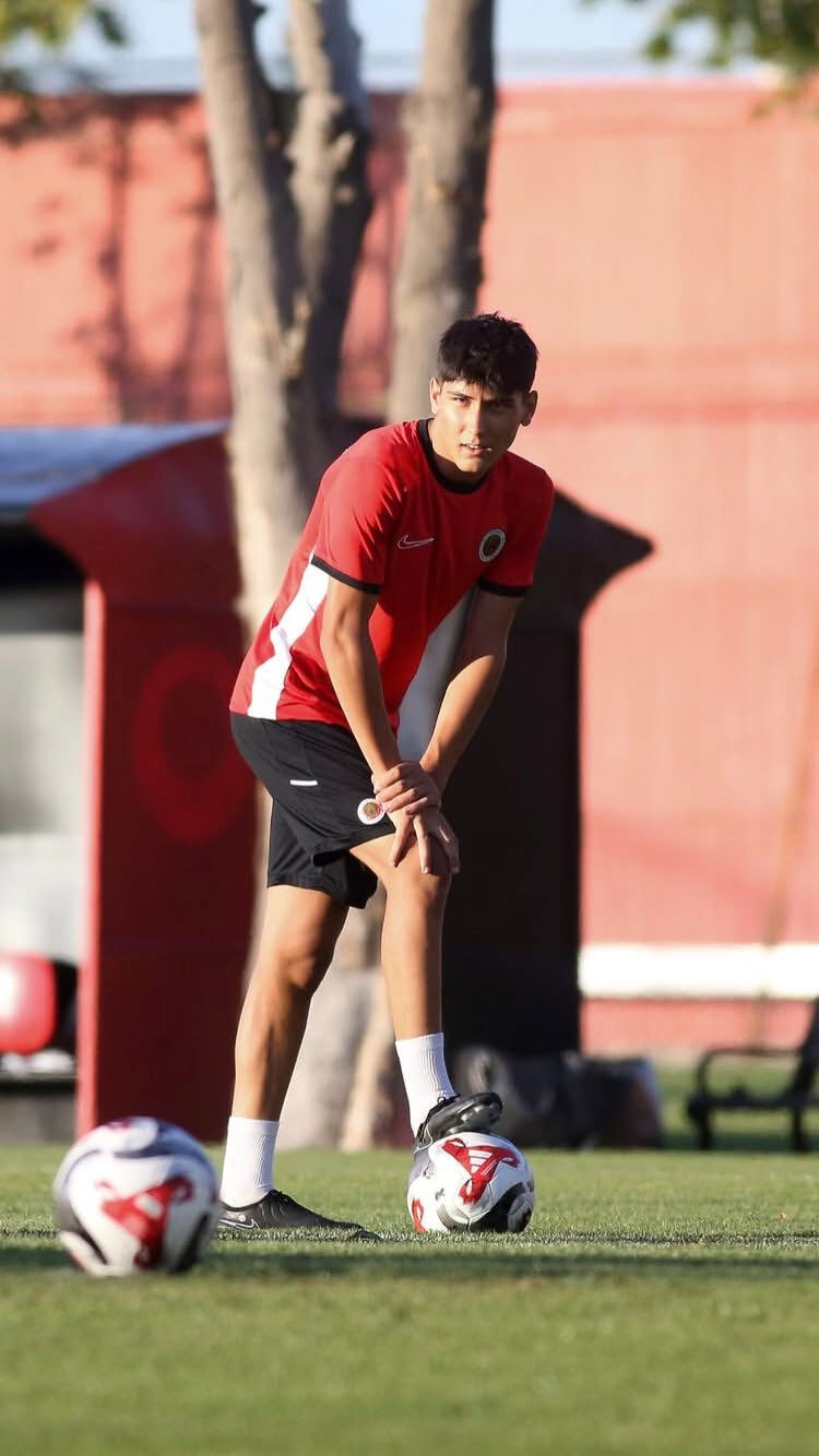 U16 Ligi'nde gol kralı... 15 yaşındaki Furkan Ayaz Özcan, Süper Lig'de ilk maçına çıktı - 1. Resim