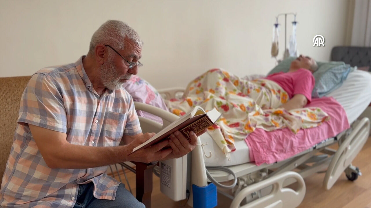 48 yıllık aşk, 10 yıllık felce rağmen dimdik ayakta: ‘Yine dünyaya gelsem onunla evlenirim’” - 3. Resim