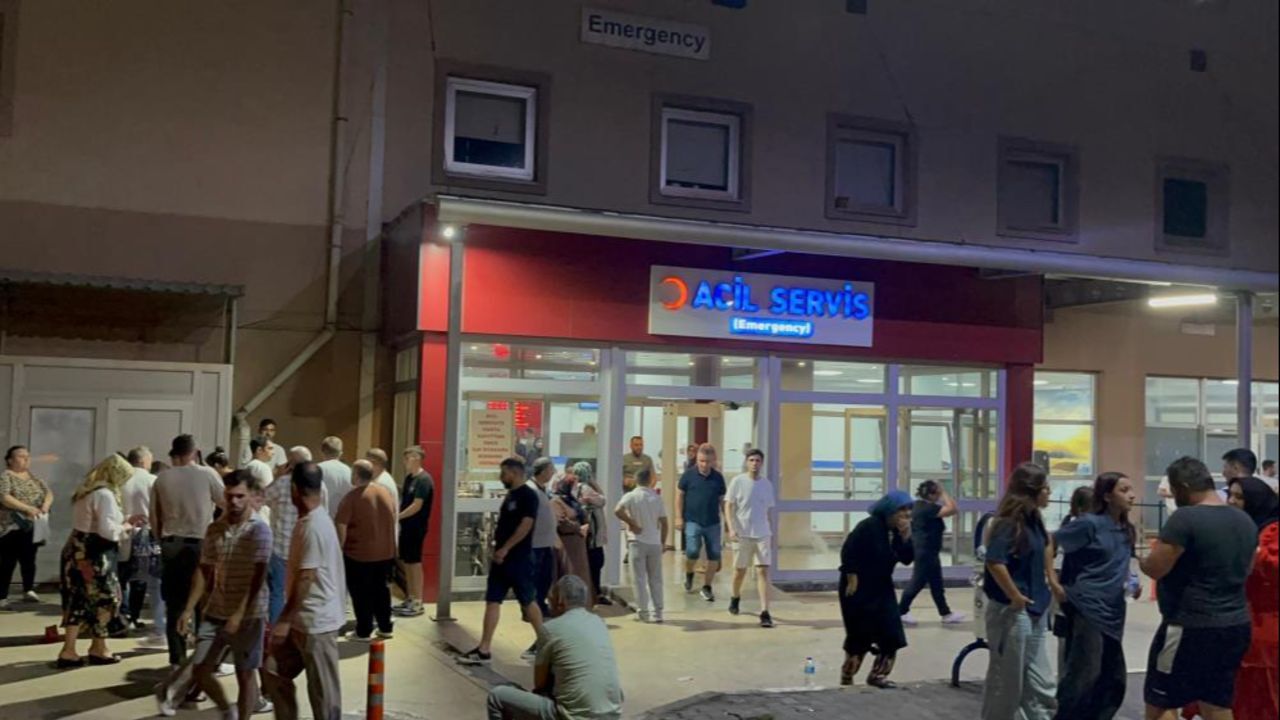 Akşam vardiyasında çalışan işçiler hastanelik oldu! 50 kişi aynı şikayette bulundu Akşam vardiyasında çalışan işçiler hastanelik oldu! 50 kişi aynı şikayette bulundu