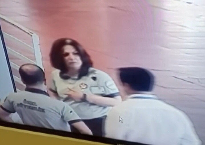 Alkollü kadın 'Valizim kayboldu' dedi terminali ayağa kaldırdı! Görevlinin saçını kopardı - 2. Resim