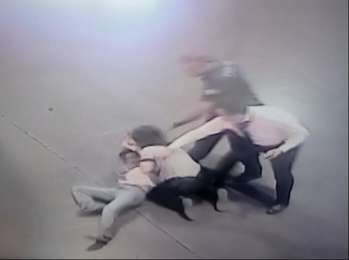 Alkollü kadın 'Valizim kayboldu' dedi terminali ayağa kaldırdı! Görevlinin saçını kopardı - 1. Resim