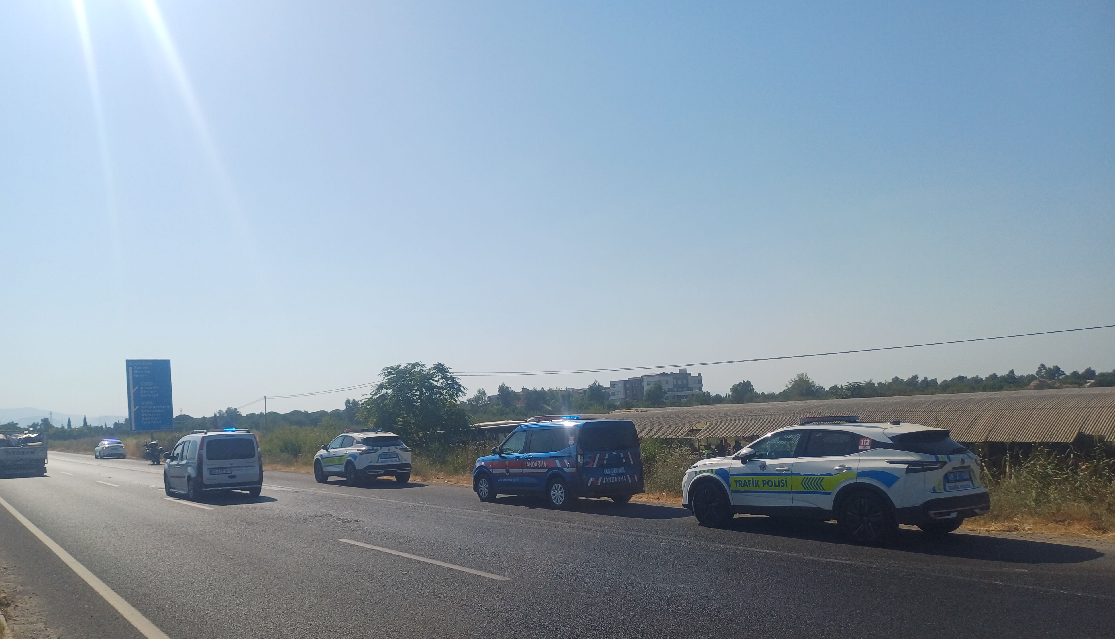 Ankara'dan İzmir'e giden yolcu otobüsü yoldan çıktı! 35 yolcu ölümden döndü, yaralılar var Ankara'dan İzmir'e giden yolcu otobüsü yoldan çıktı! 35 yolcu ölümden döndü, yaralılar var - 2. Resim