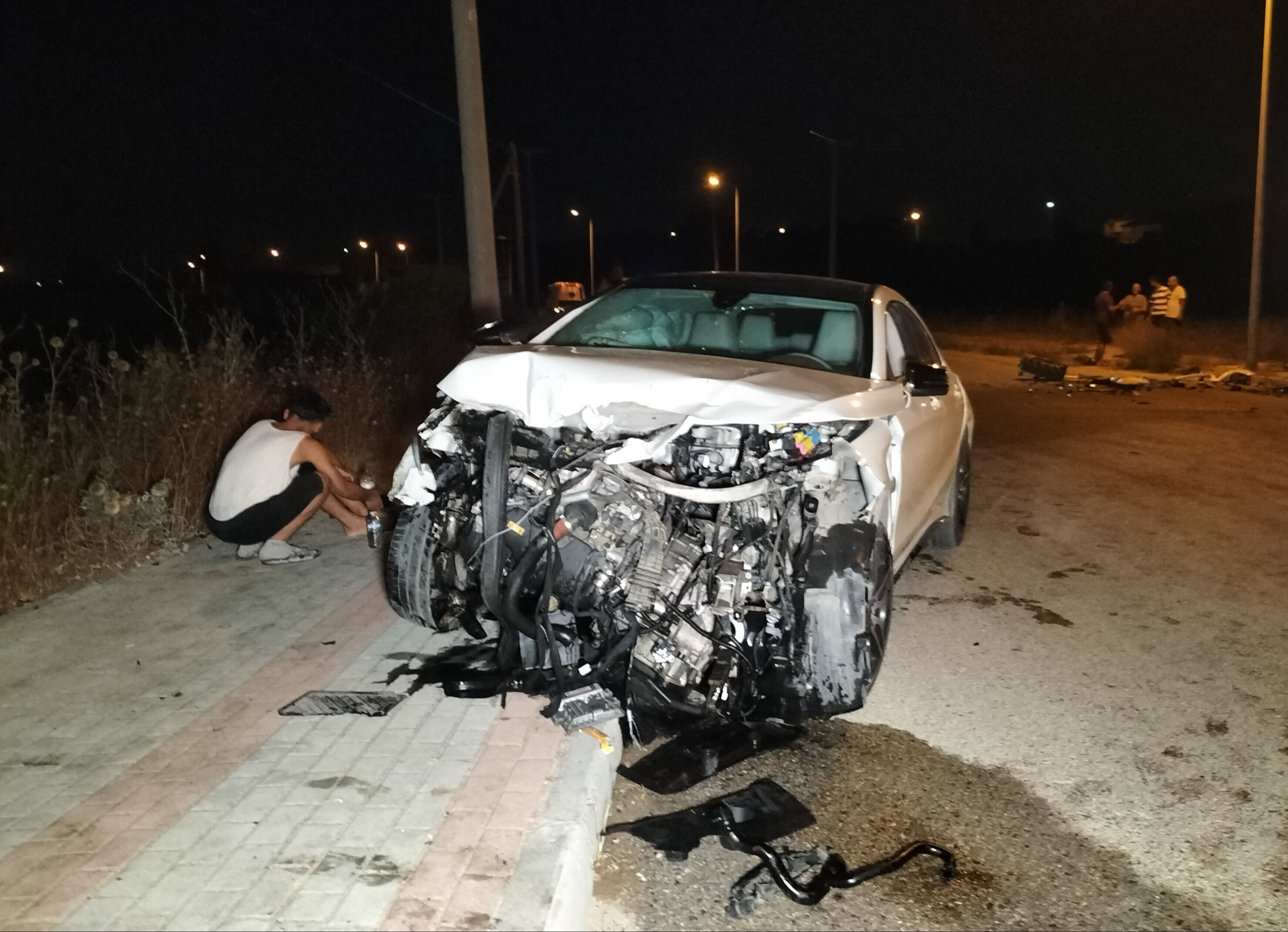 Antalya'da kaza! Otomobil traktörle çapıştı, sürücüler yaralandı - 1. Resim