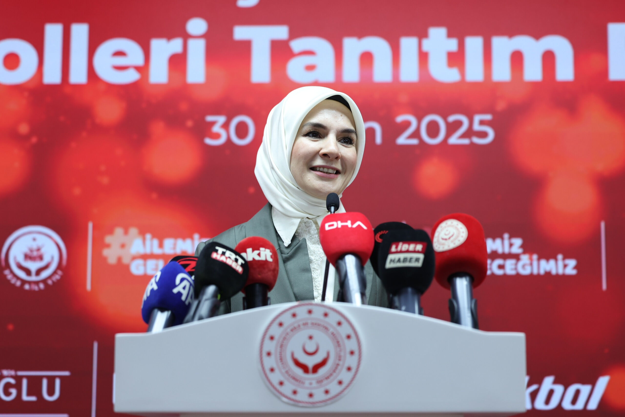 Evlenecek gençlere indirim desteğinde rekor: 39 ulusal, 1.098 yerel firma indirim sunuyor Aile ve Sosyal Hizmetler Bakanı Mahinur Özdemir Göktaş