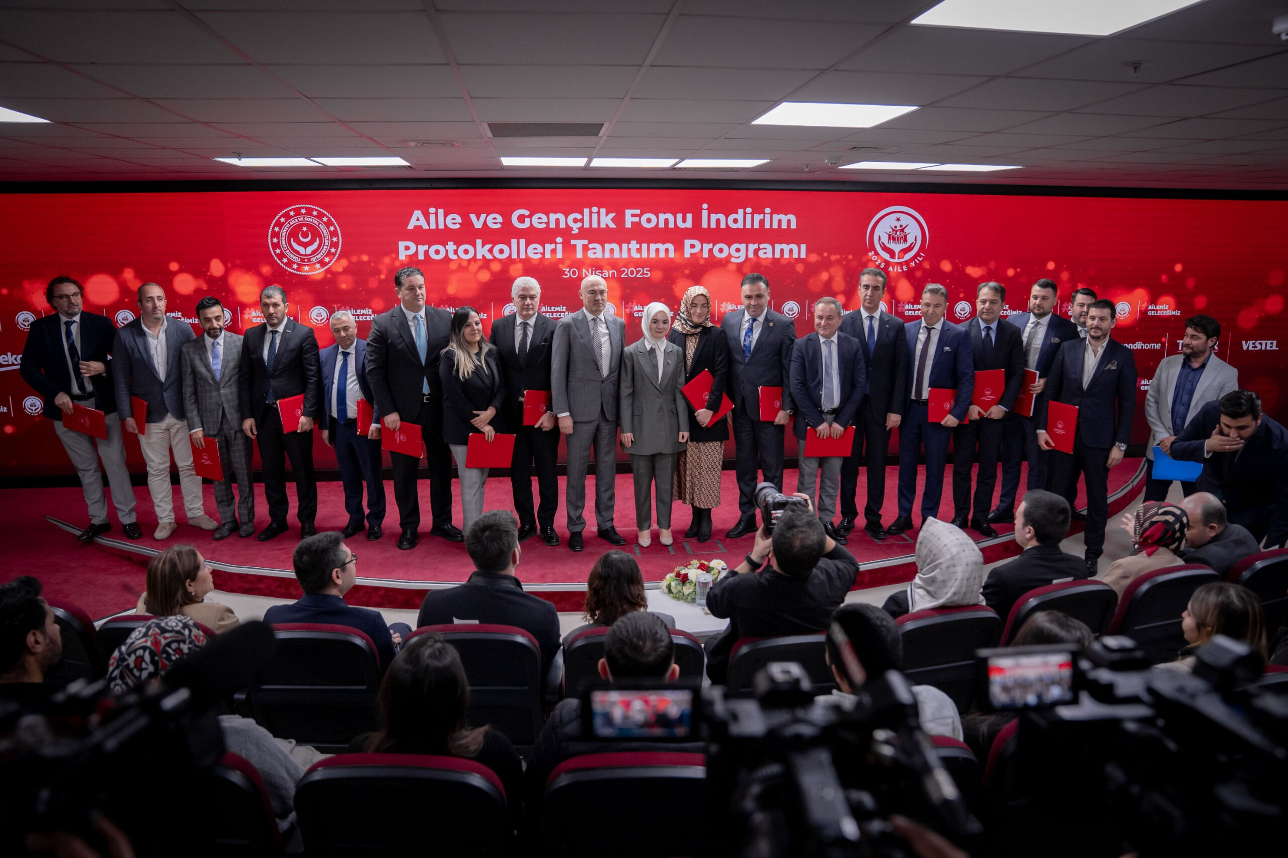 Evlenecek gençlere indirim desteğinde rekor: 39 ulusal, 1.098 yerel firma indirim sunuyor - 2. Resim