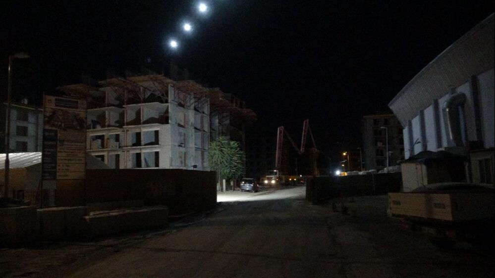 İnşaatta 'işe geç kaldın' kavgası! İşçileri gece yarısı birbirine girdi - 1. Resim