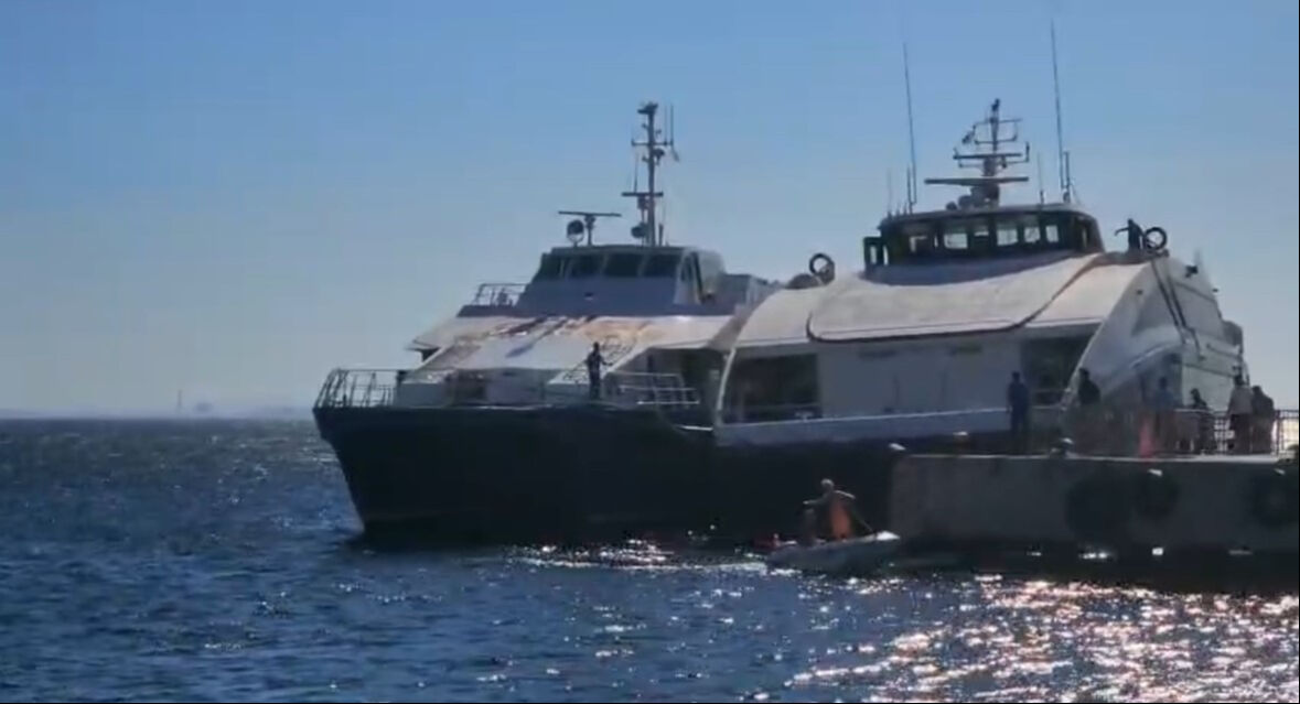 Marmara'da korkunç kaza! Deniz otobüsü kayalıklara çarptı, yolcular tahliye edildi - 1. Resim