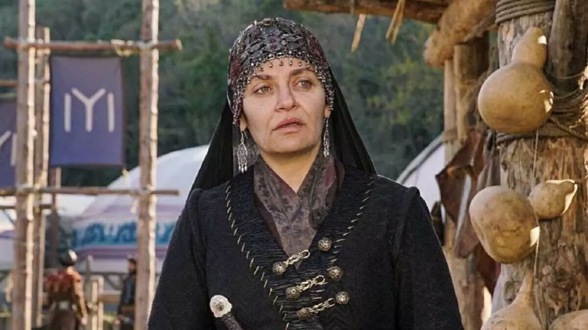 Oyuncu Didem Balçın yürekleri ağızlara getirdi! Dengesini kaybedip… - 1. Resim