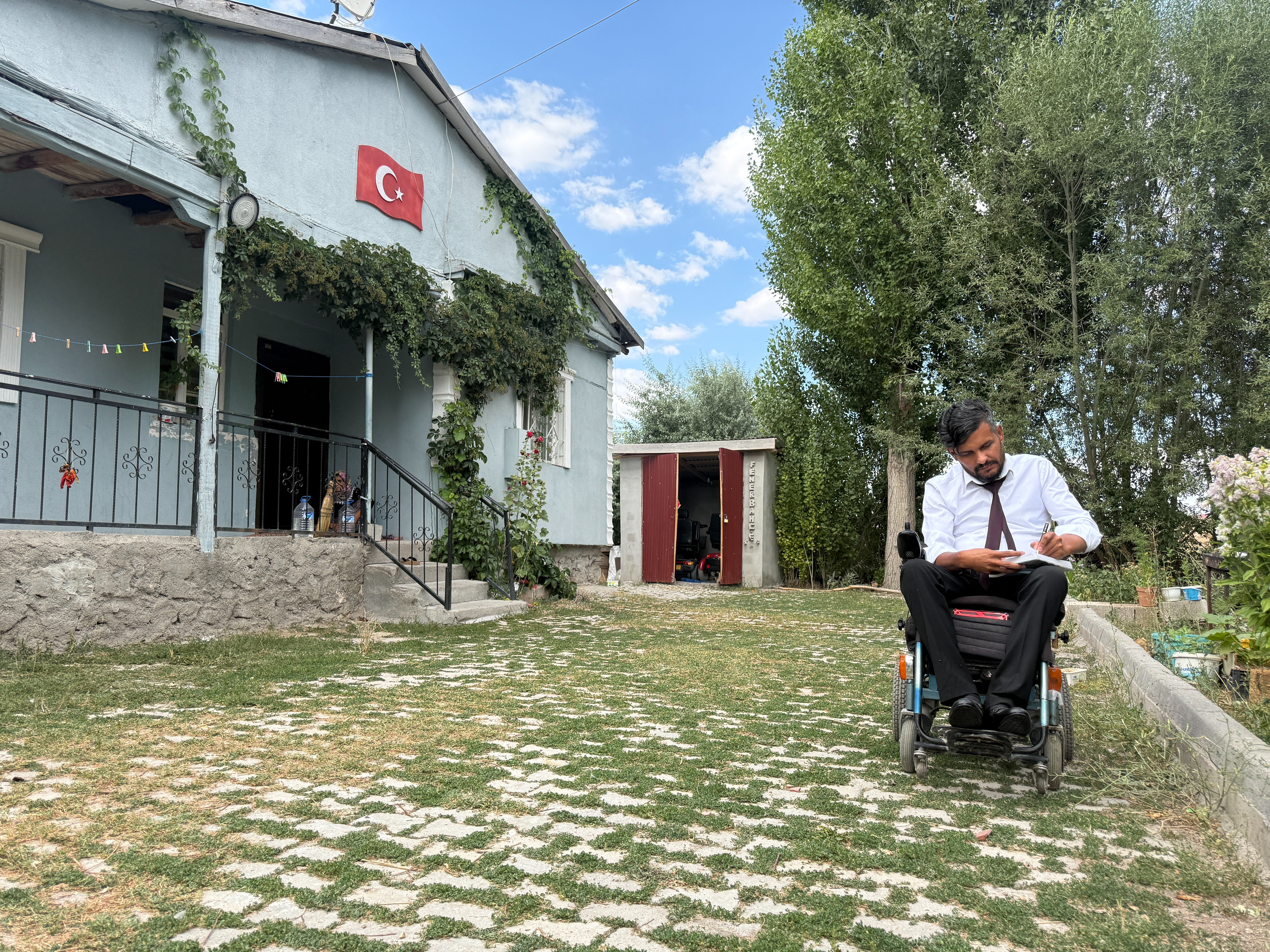 Selası okundu, öldü sanıldı ama o bakın nasıl hayata tutundu! Selası okundu, öldü sanıldı ama o bakın nasıl hayata tutundu! - 2. Resim