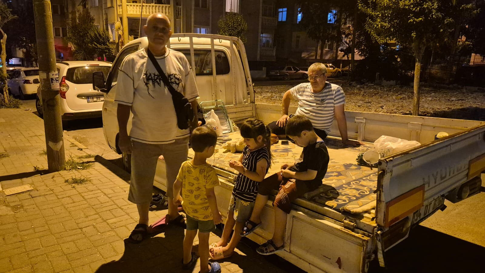 Sındırgı'daki deprem sonrası İstanbul'da nöbet! 