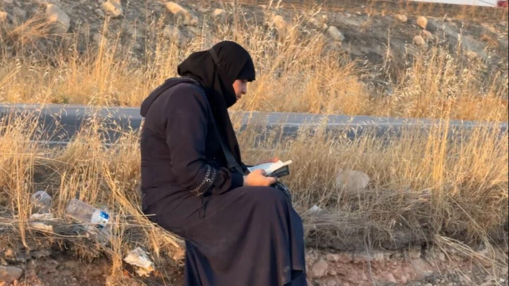 Ters dönen araçtan sağ kurtuldu! İlk yaptığı şey gönülleri fethetti Ters dönen araçtan sağ kurtuldu! İlk yaptığı şey gönülleri fethetti - 2. Resim