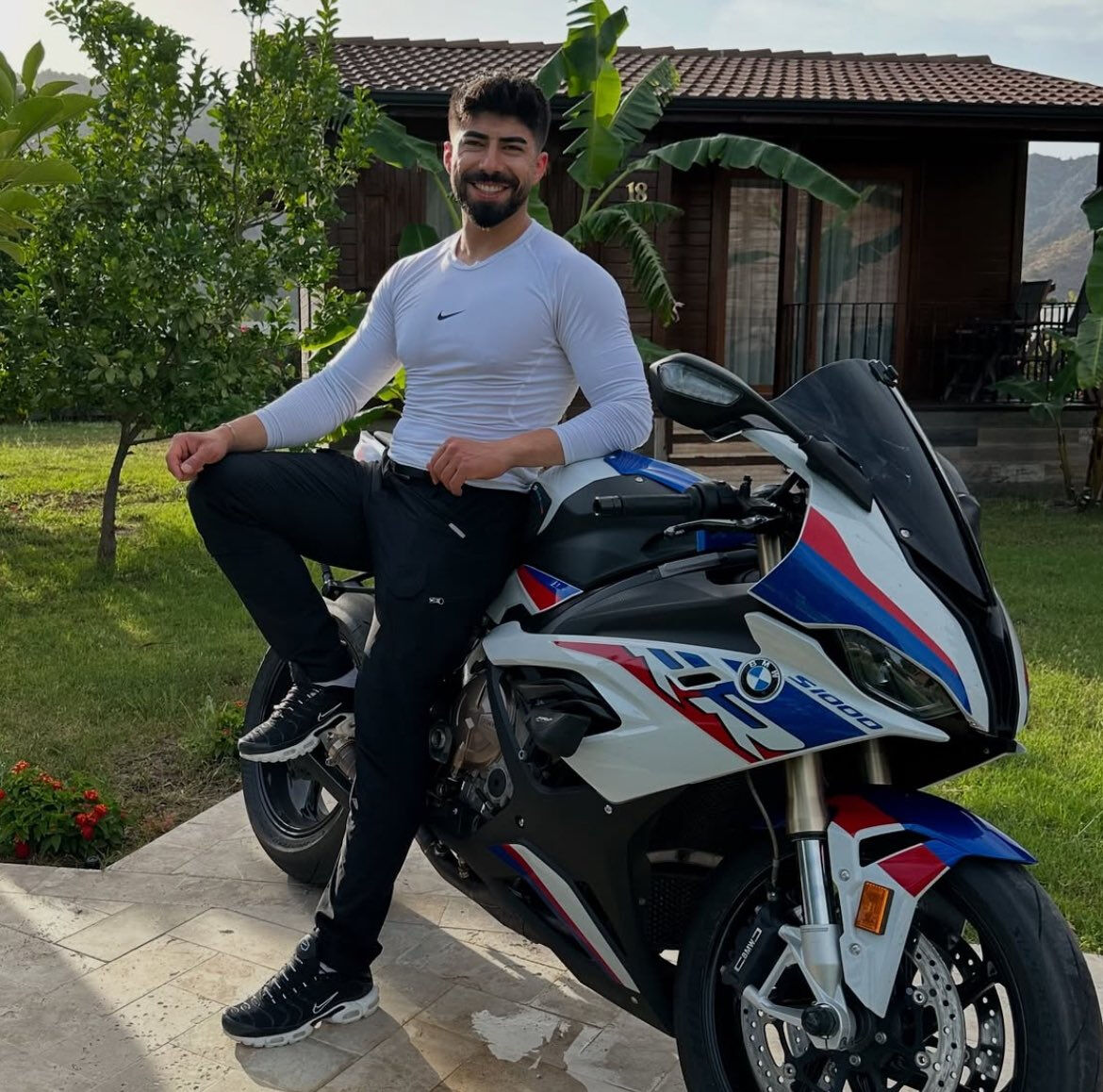 Türkiye onu 'çılgın' hız videolarıyla tanıdı... Deniz Servan Narin hayatını kaybetti - 1. Resim