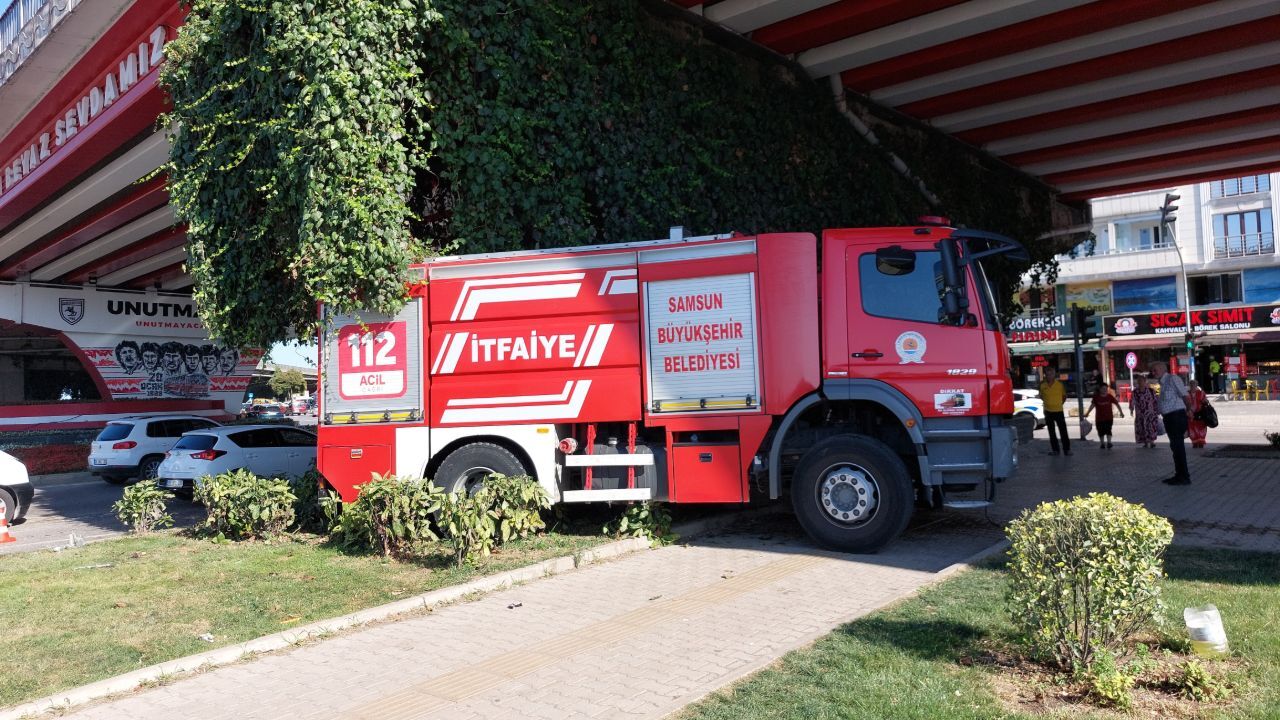 Yangına giderken kaza yaptı! 2'si itfaiyeci 3 yaralı var Yangına giderken kaza yaptı! 2'si itfaiyeci 3 yaralı var