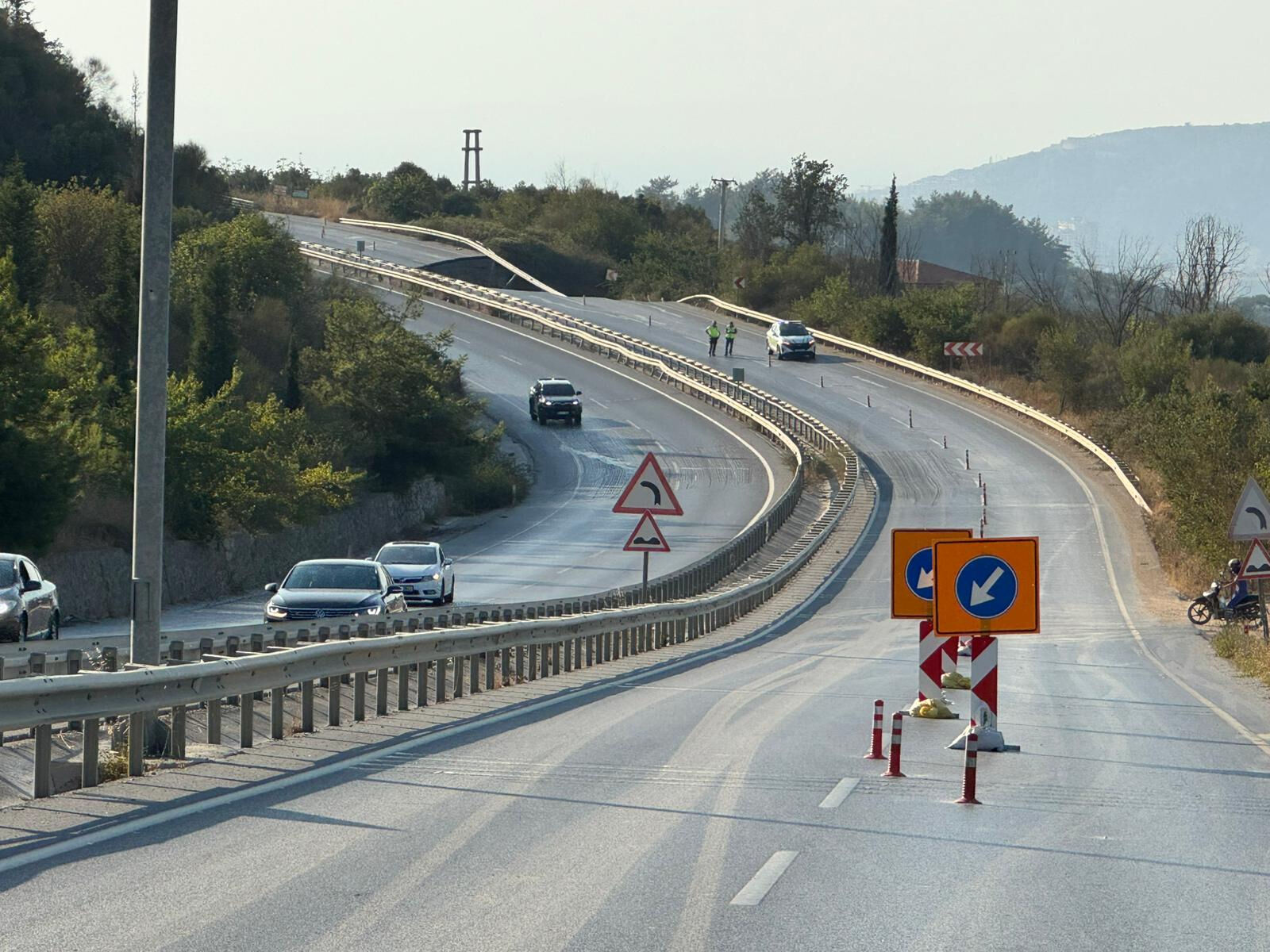 Yol bir anda çöktü! Söke-Kuşadası Karayolu'nda trafik durdu Yol bir anda çöktü! Söke-Kuşadası Karayolu'nda trafik durdu - 2. Resim