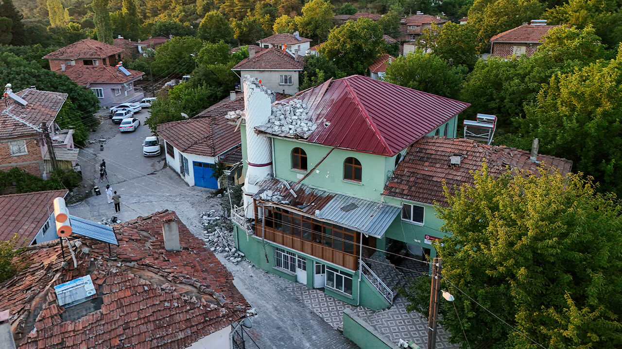 Balıkesir Sındırgı depreminin verdiği hasar gün ağarınca ortaya çıktı - 4. Resim
