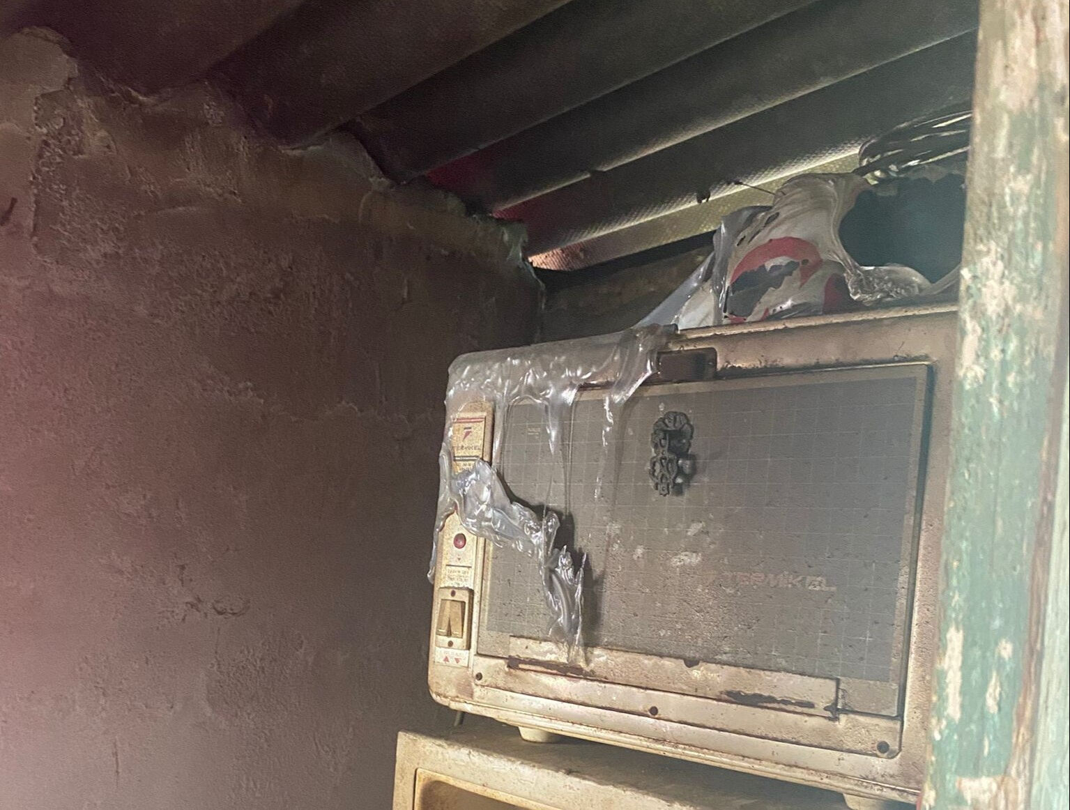 Bir anlık dikkatsizlik evde felakete yol açıyordu! Manisa’daki yangın söndürüldü - 2. Resim