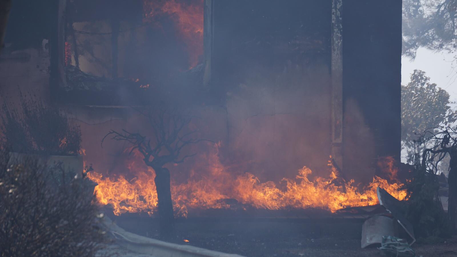 Çanakkale Güzelyalı yangın son dakika: Yangın söndürüldü mü, neden çıktı? - 4. Resim