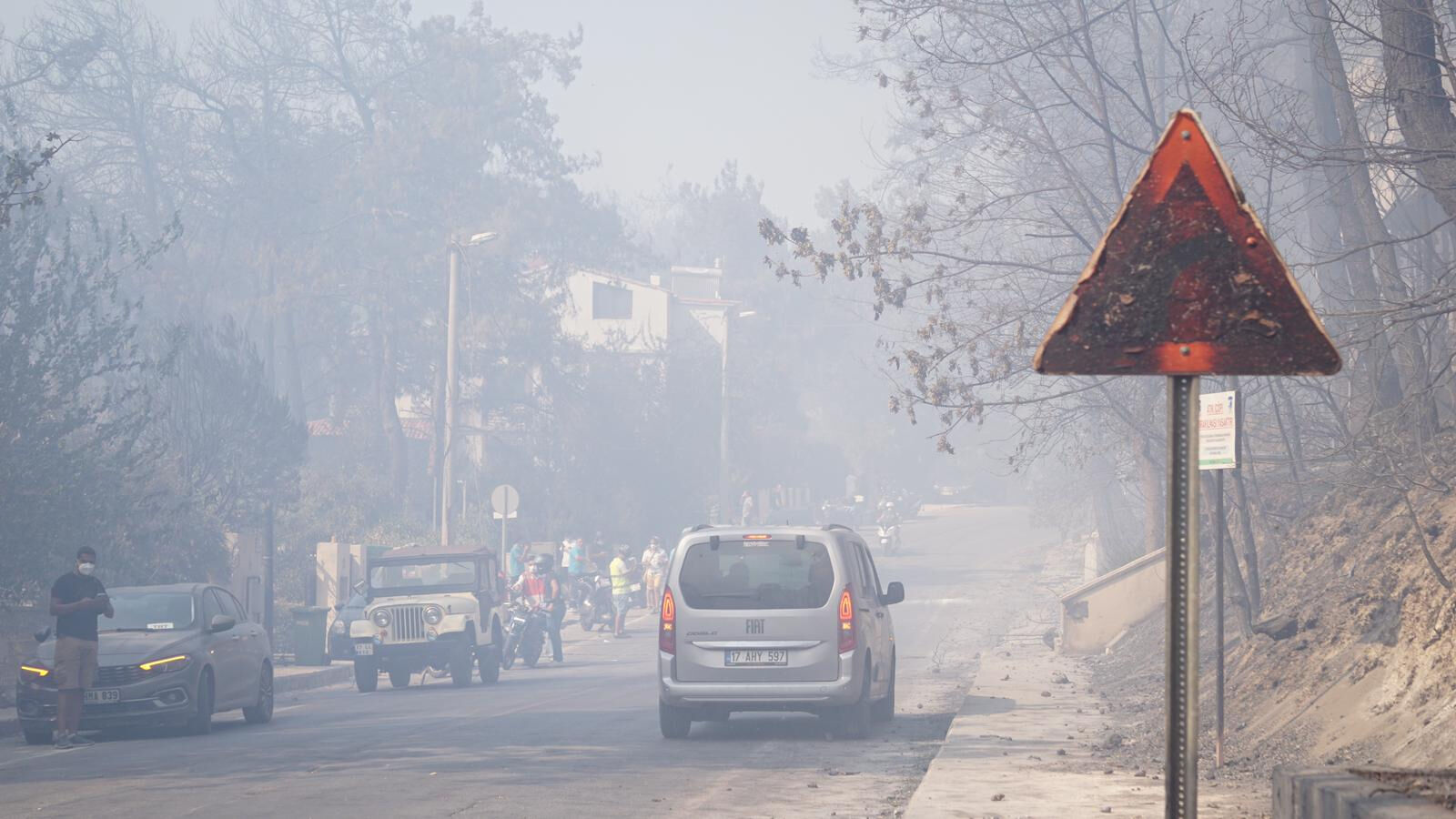 Çanakkale'de bir yangın daha! İnsanlar tahliye edildi, villa ve arabalar küle döndü - 2. Resim