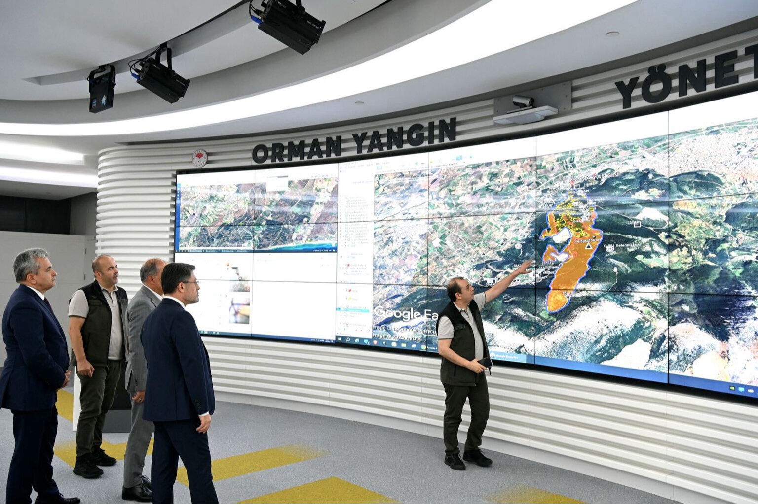 Çanakkale'de bir yangın daha! İnsanlar tahliye edildi, villa ve arabalar küle döndü - 1. Resim