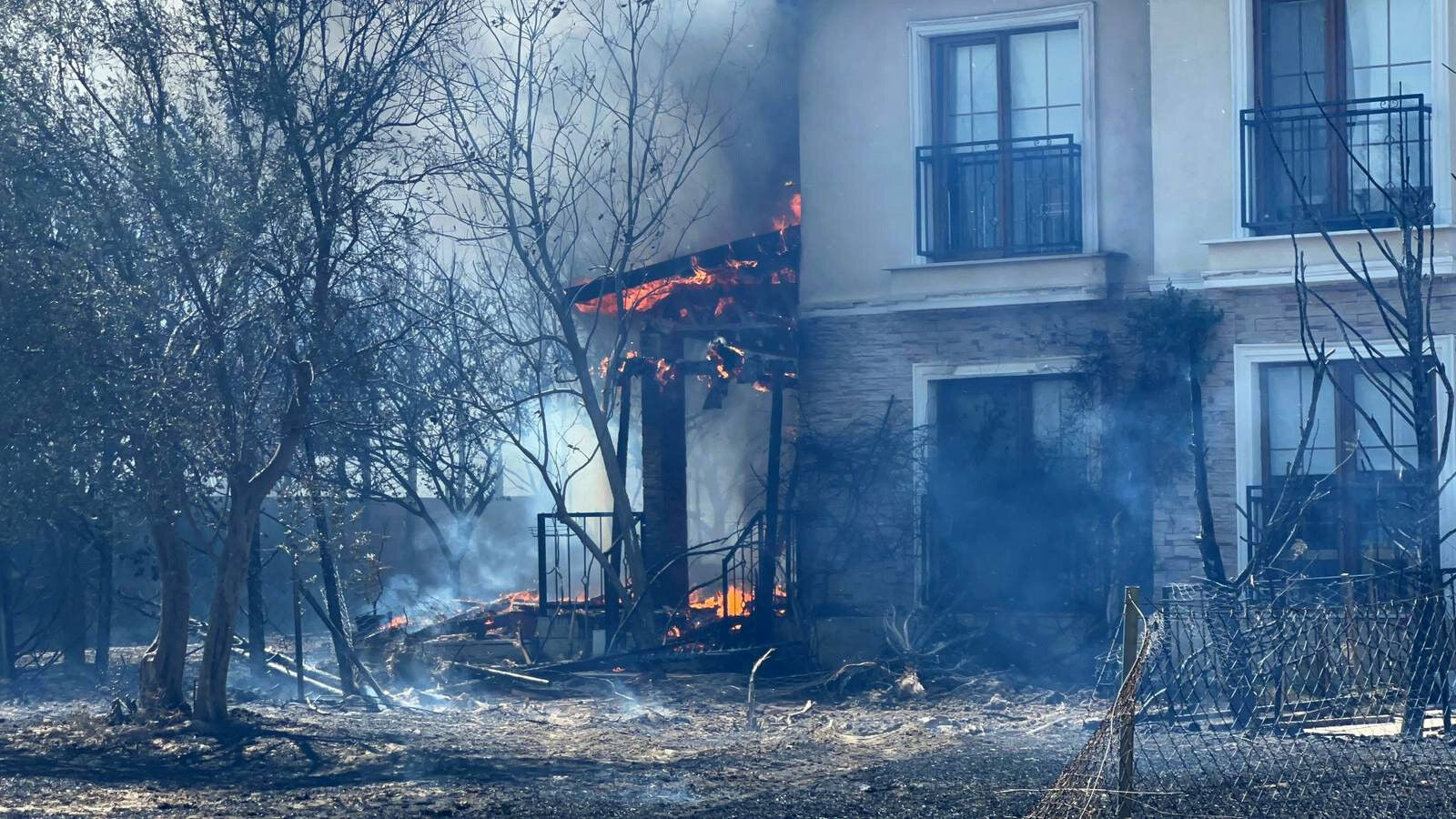 Çanakkale'de bir yangın daha! Ormana sıçradı, ekipler seferber oldu - 1. Resim