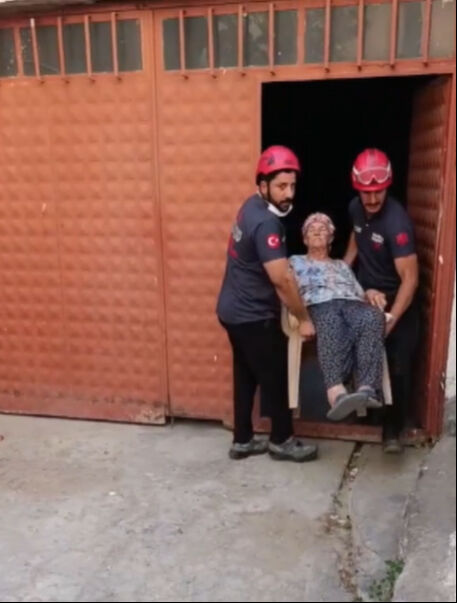 Çanakkale'de yangınında saatlerce mahsur kaldılar! Mehmetçik, alev çemberinin ortasındaki ekibi kurtardı - 2. Resim