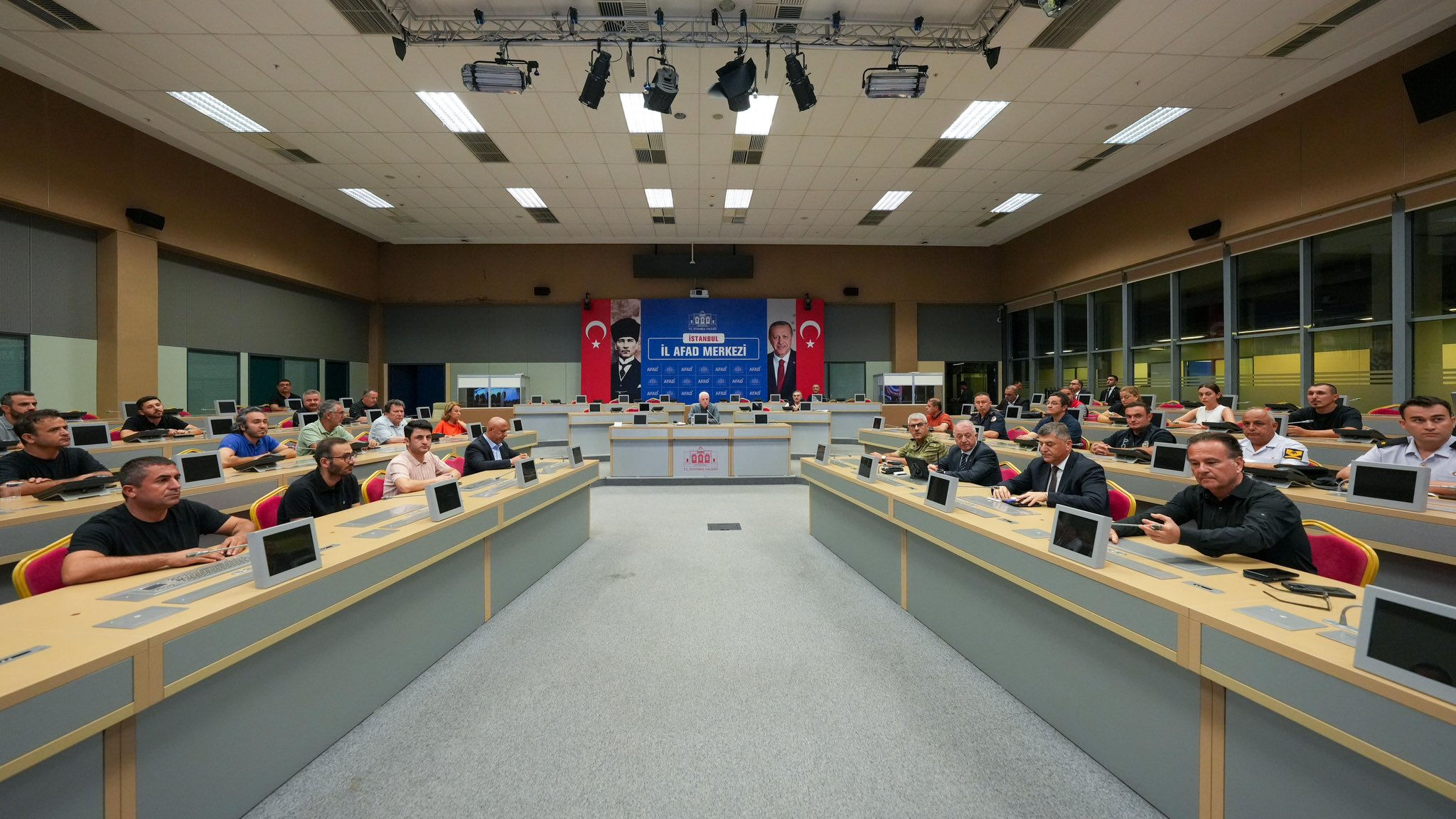Deprem sonrası İstanbul'da kriz masası kuruldu - 1. Resim