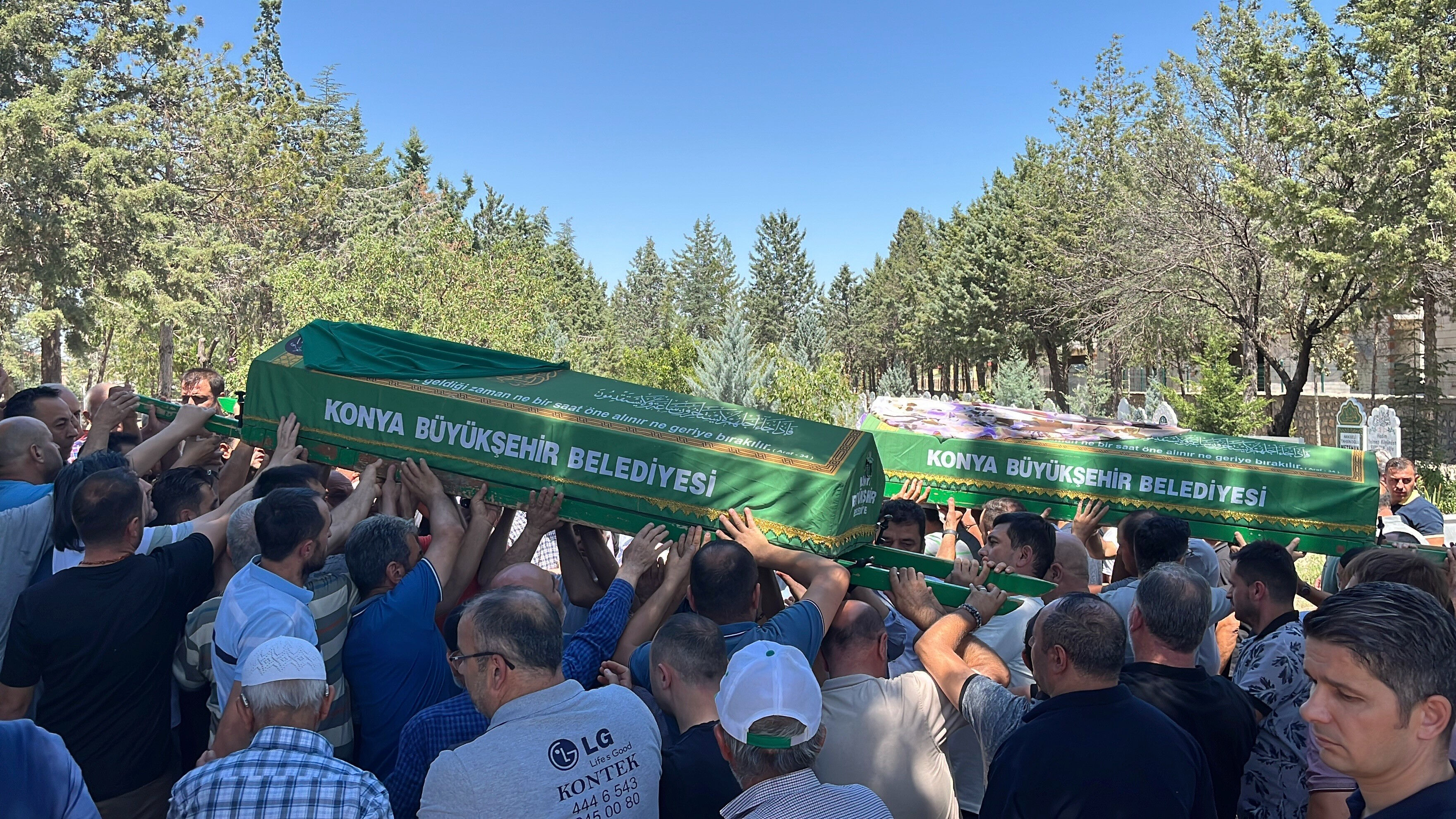 Derede boğulan kuzenler yan yana toprağa verildi! Gözyaşları sel oldu - 1. Resim