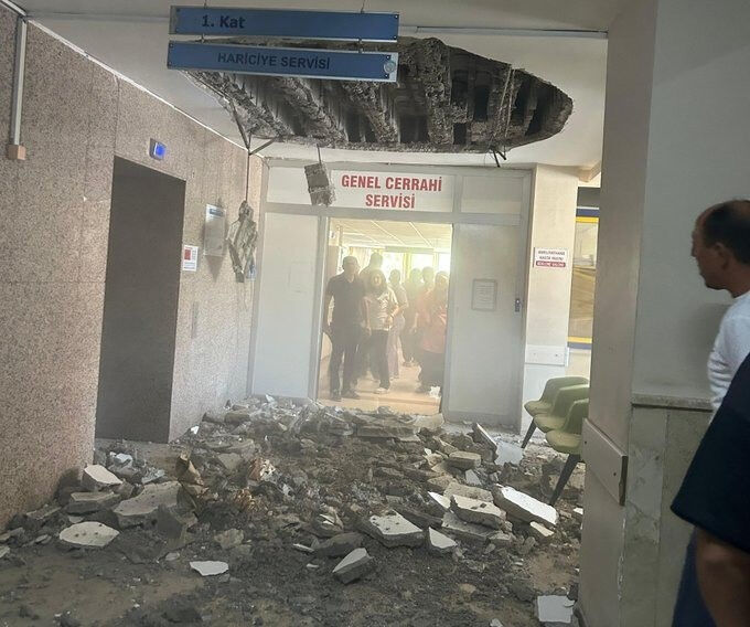 Devlet hastanesinde tavan çöktü! 'Sağlam değildir' raporu çıkmasına rağmen... Devlet hastanesinde tavan çöktü! 'Sağlam değildir' raporu çıkmasına rağmen... - 1. Resim