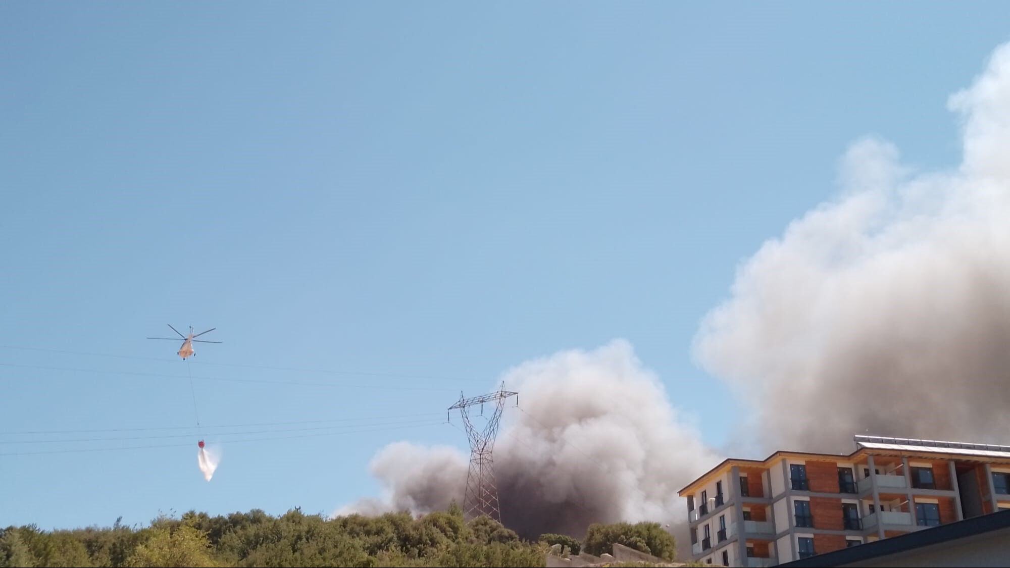 Kahramanmaraş'ta lojman inşaatında yangın! Havadan müdahale ediliyor - 1. Resim