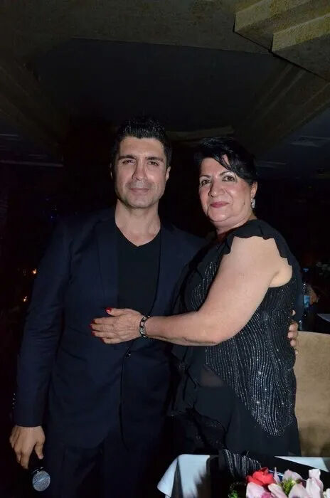 Özcan Deniz’in annesinden sitem! Verdiği para miktarını açıkladı: Sözleri olay oldu - 3. Resim