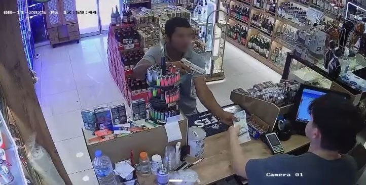 Tekirdağ'da güpegündüz soygun! Kasadaki parayı alıp kaçtı: O anlar kamerada - 1. Resim