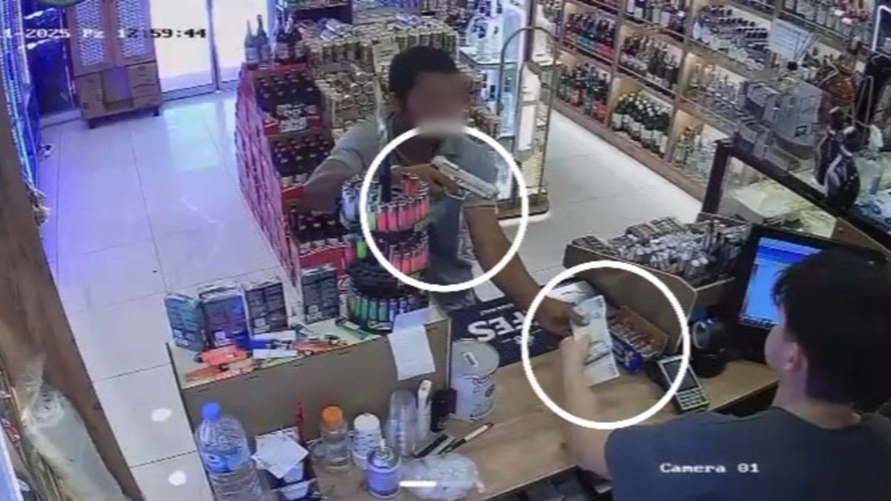 Tekirdağ&#039;da güpegündüz soygun! Kasadaki parayı alıp kaçtı: O anlar kamerada