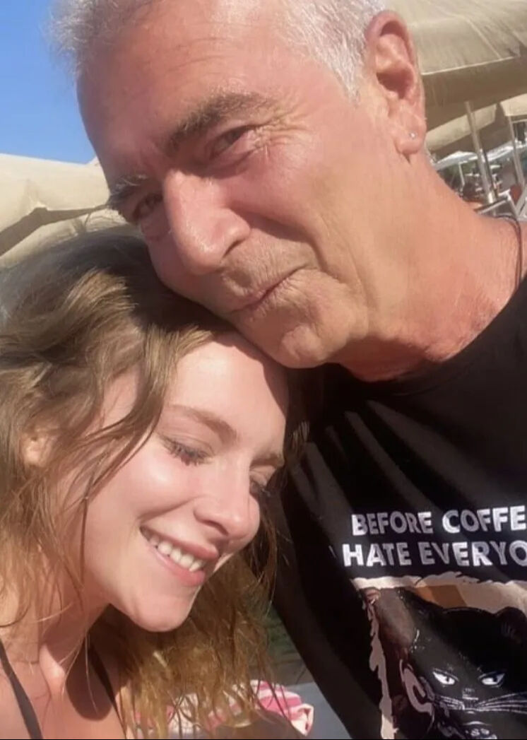 Ünlü oyuncu Hayal Köseoğlu'nun acı kaybı! Aldığı haberle yıkıldı: 