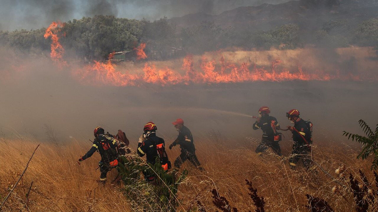 Avrupa'yı alevler sardı! Binlerce kişi tahliye ediliyor - 6. Resim