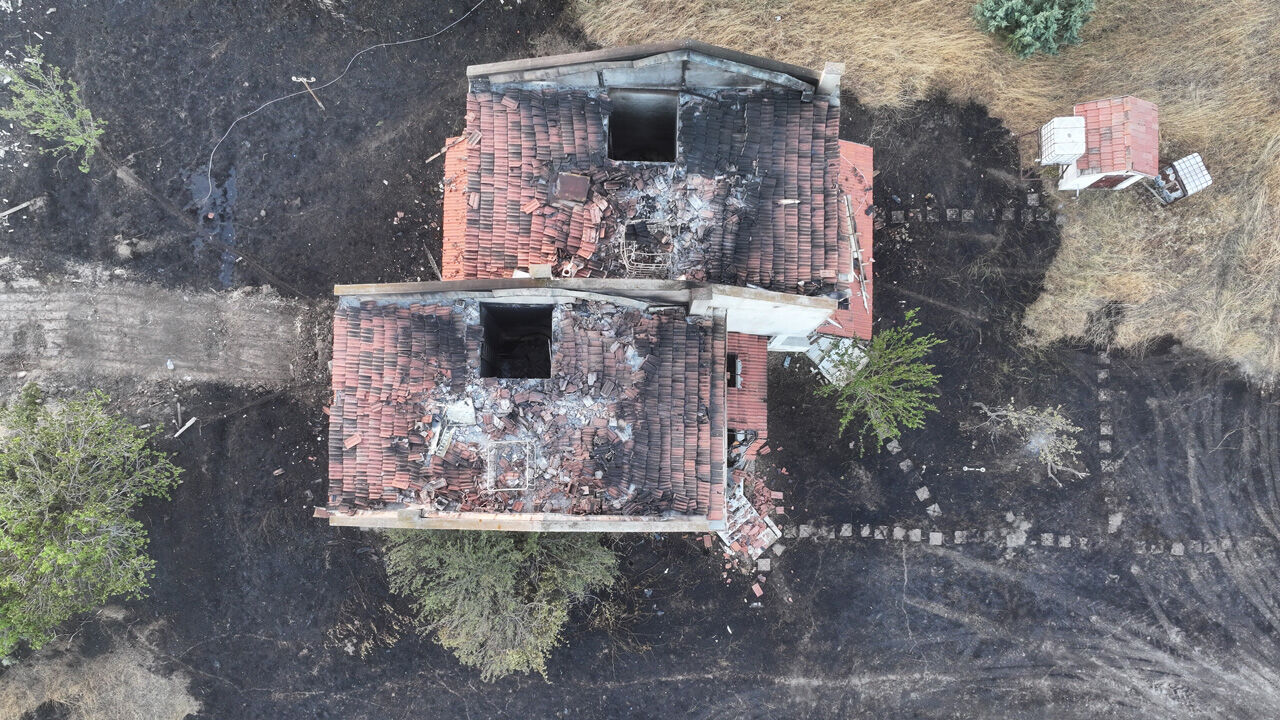 Bakan Yerlikaya'dan yangın bölgesine anlamlı ziyaret! - 1. Resim