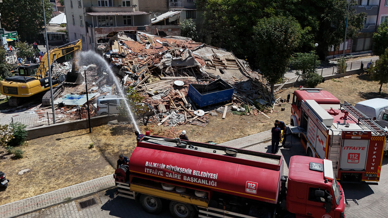Balıkesir'deki depremde 1 kişiye mezar olmuştu! Binanın sahibi ve müteahhidi hakkında karar çıktı - 2. Resim